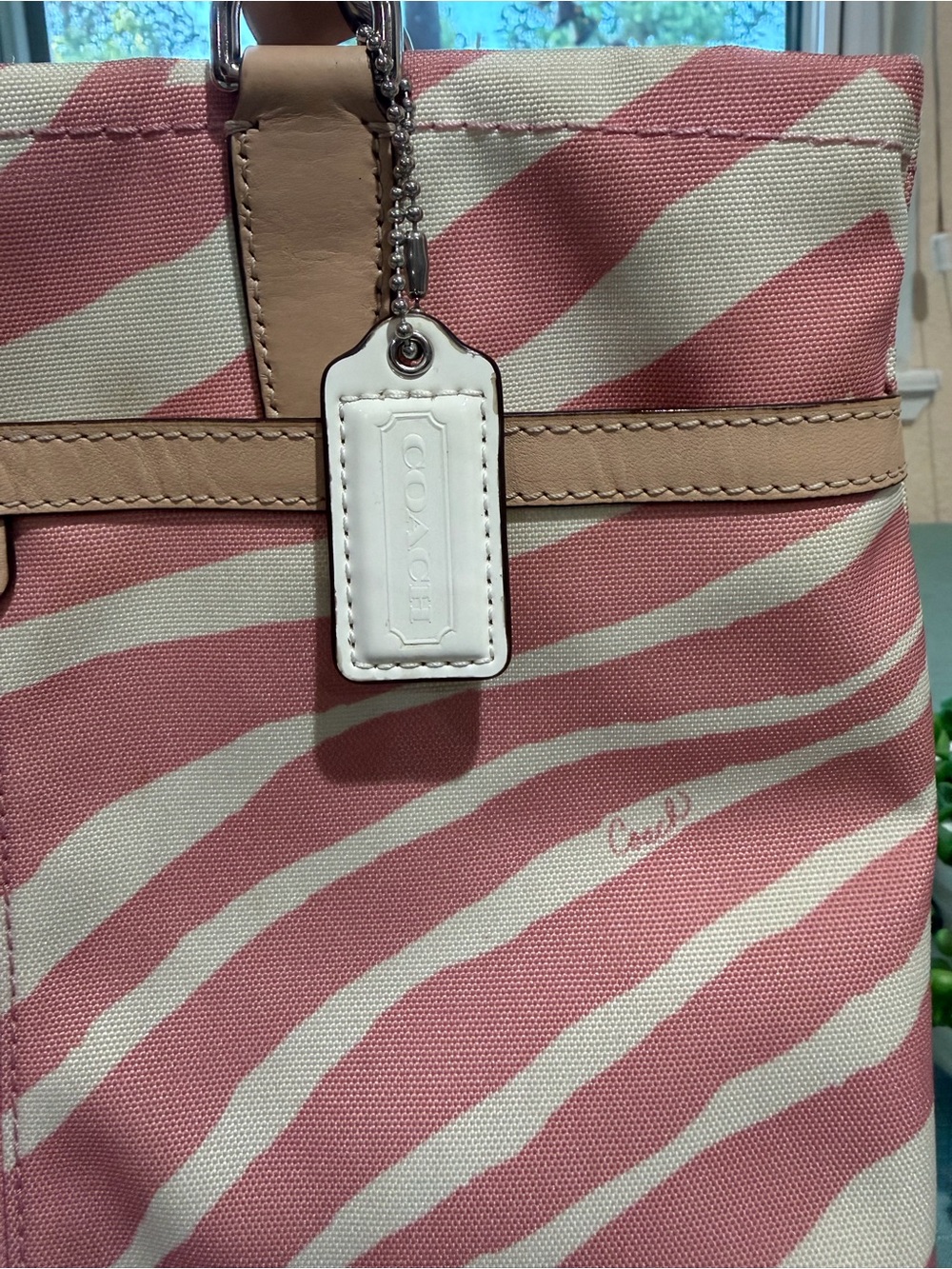 Coach Zebra-Print Tote bag with zipper. - Picture 10 of 10